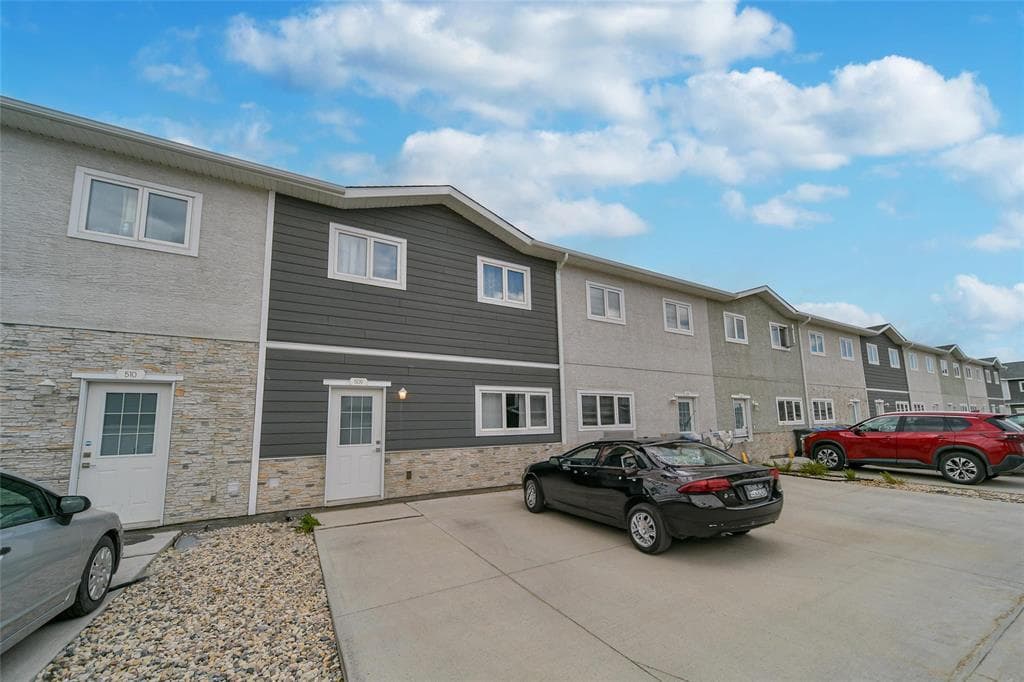 Maisons en rangée et condos au sol